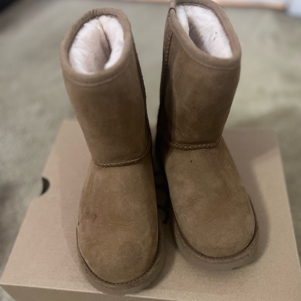 UGG BOOTS